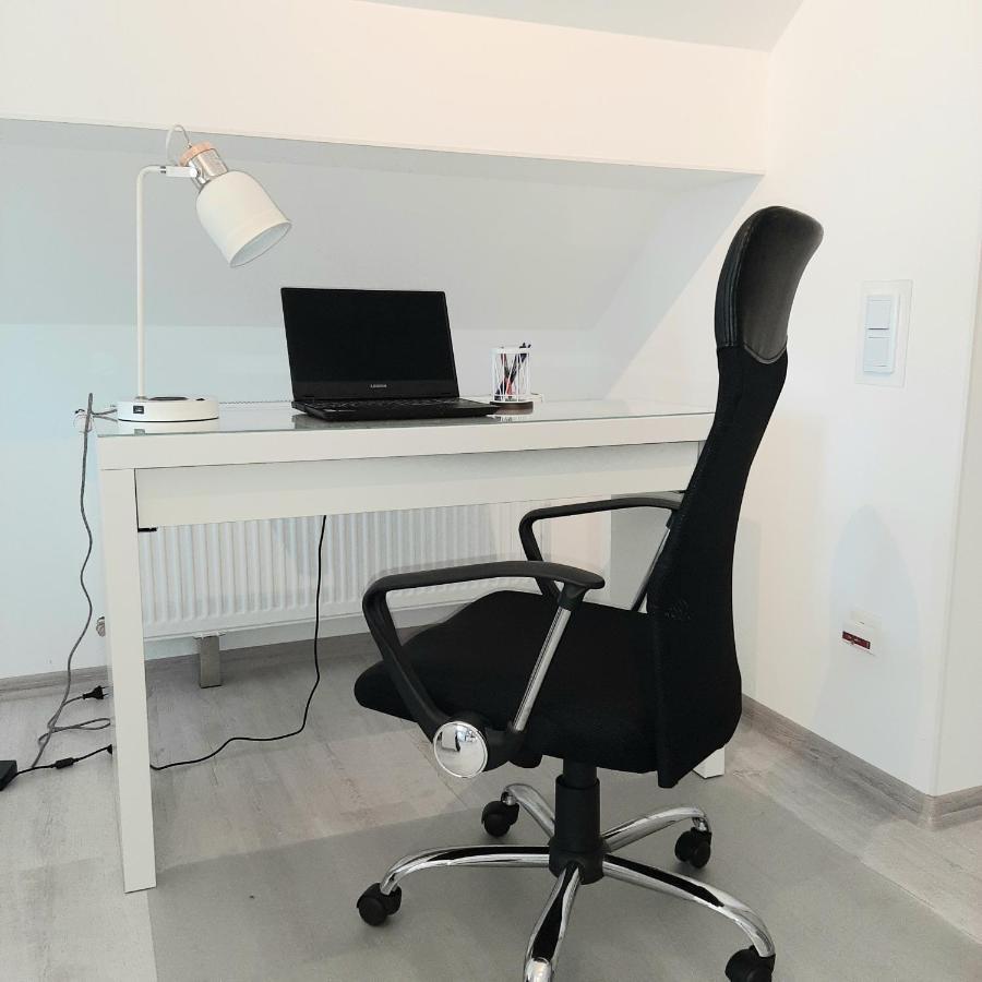 Design Maisonette - 24H Self-Check-In - Bis 7 Pers - In Direkter Weihernaehe - Parkplatz - Wifi - Balkon -Terrasse - Radwege Schiffweiler Bagian luar foto