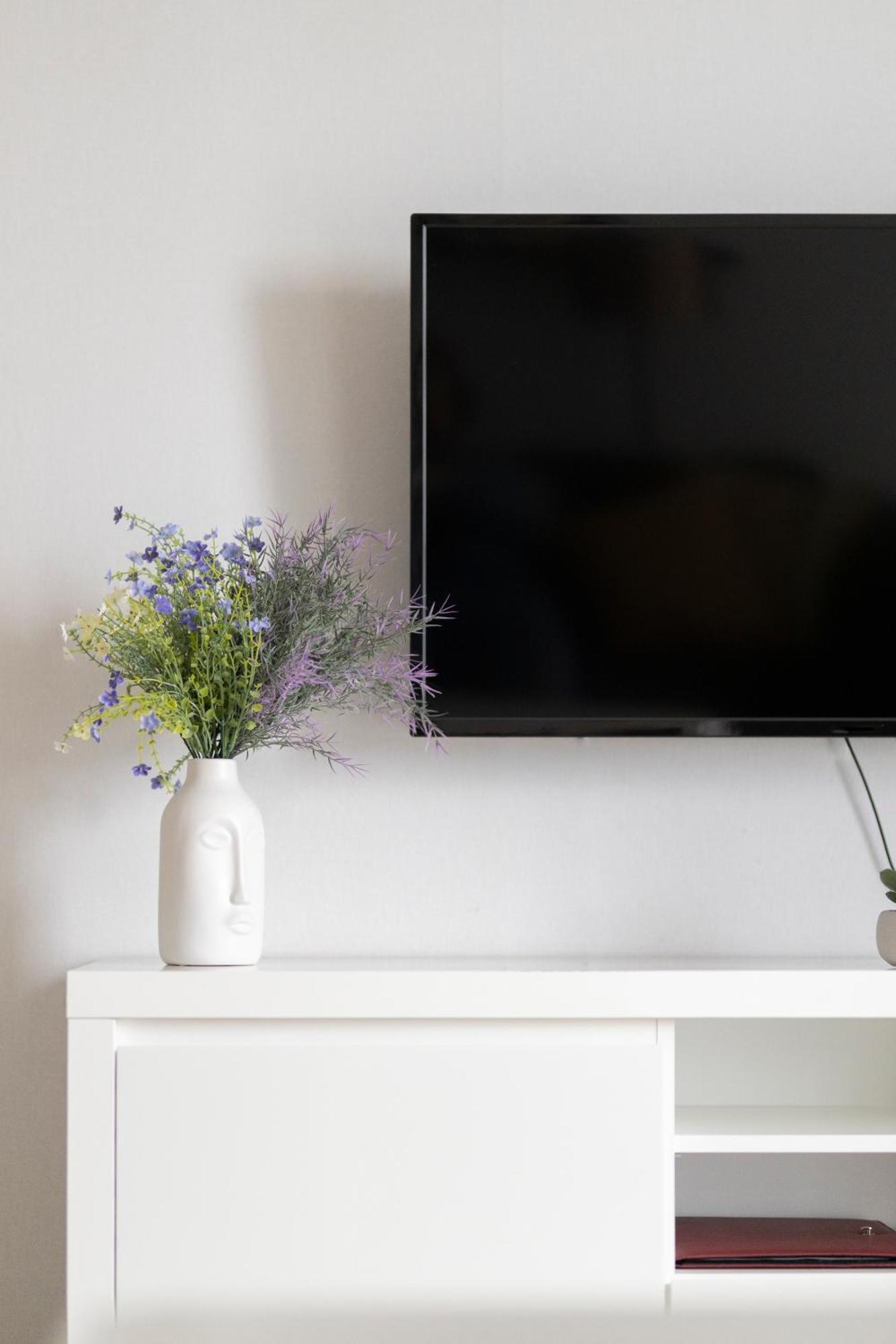 Design Maisonette - 24H Self-Check-In - Bis 7 Pers - In Direkter Weihernaehe - Parkplatz - Wifi - Balkon -Terrasse - Radwege Schiffweiler Bagian luar foto