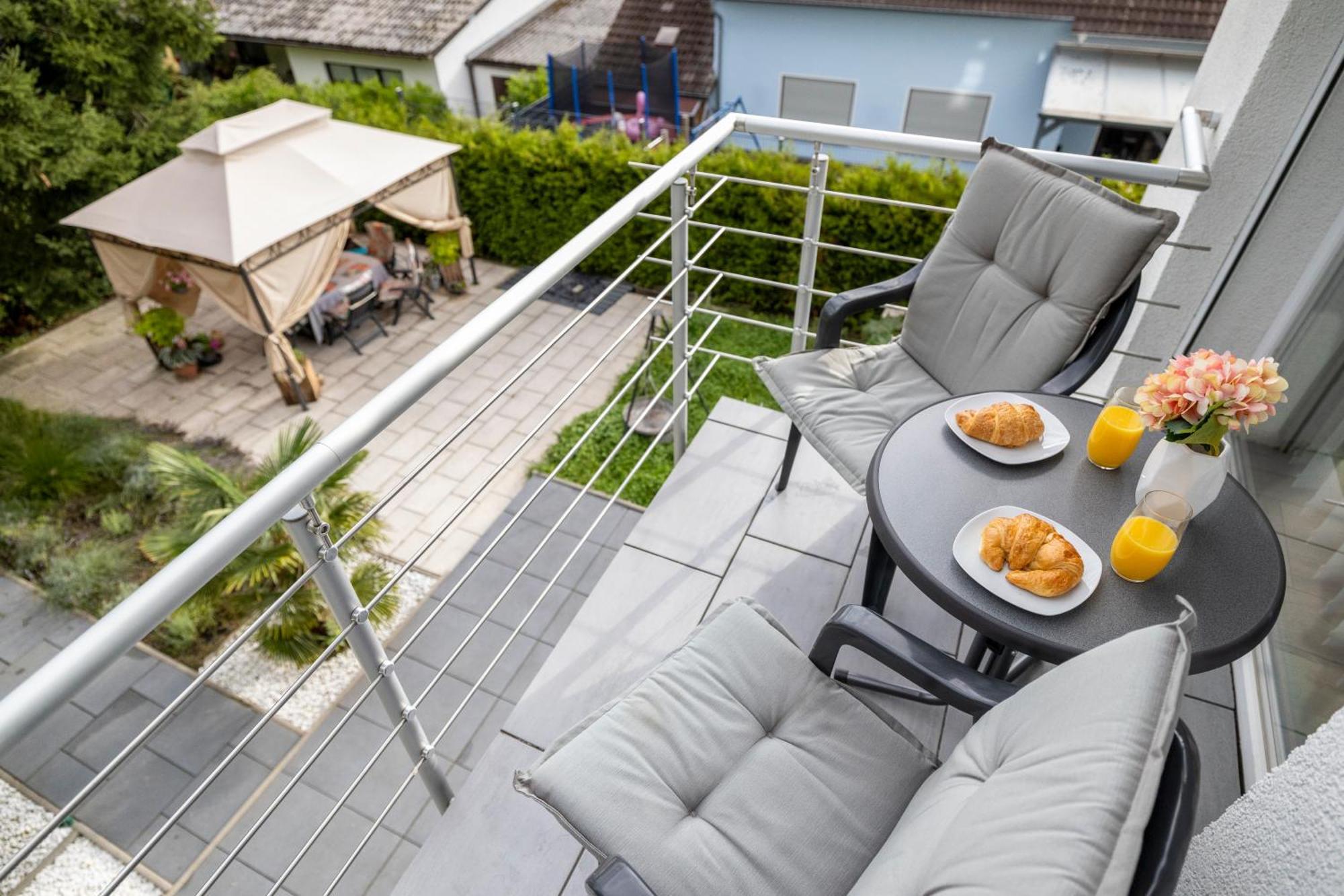 Design Maisonette - 24H Self-Check-In - Bis 7 Pers - In Direkter Weihernaehe - Parkplatz - Wifi - Balkon -Terrasse - Radwege Schiffweiler Bagian luar foto