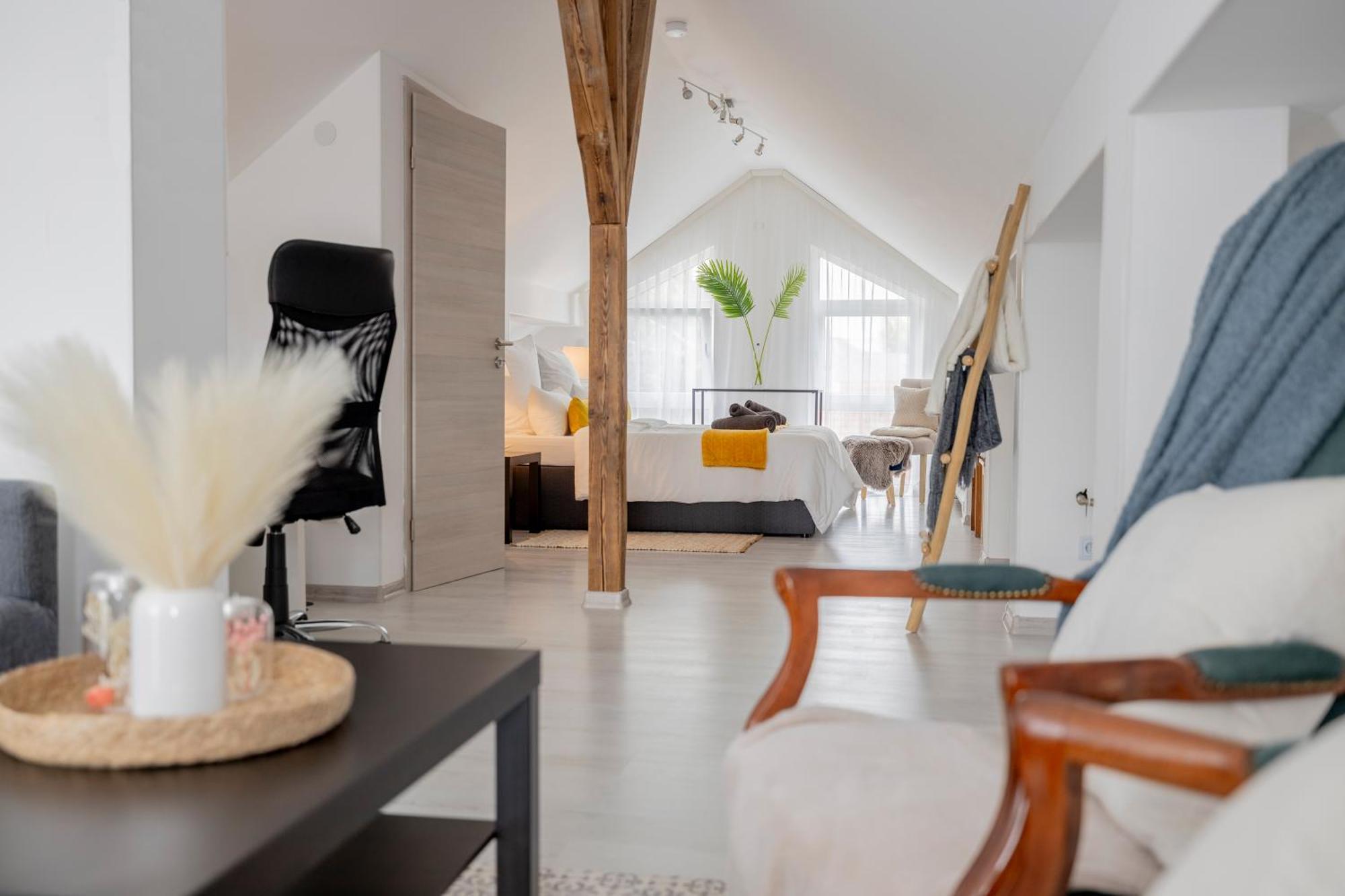 Design Maisonette - 24H Self-Check-In - Bis 7 Pers - In Direkter Weihernaehe - Parkplatz - Wifi - Balkon -Terrasse - Radwege Schiffweiler Bagian luar foto
