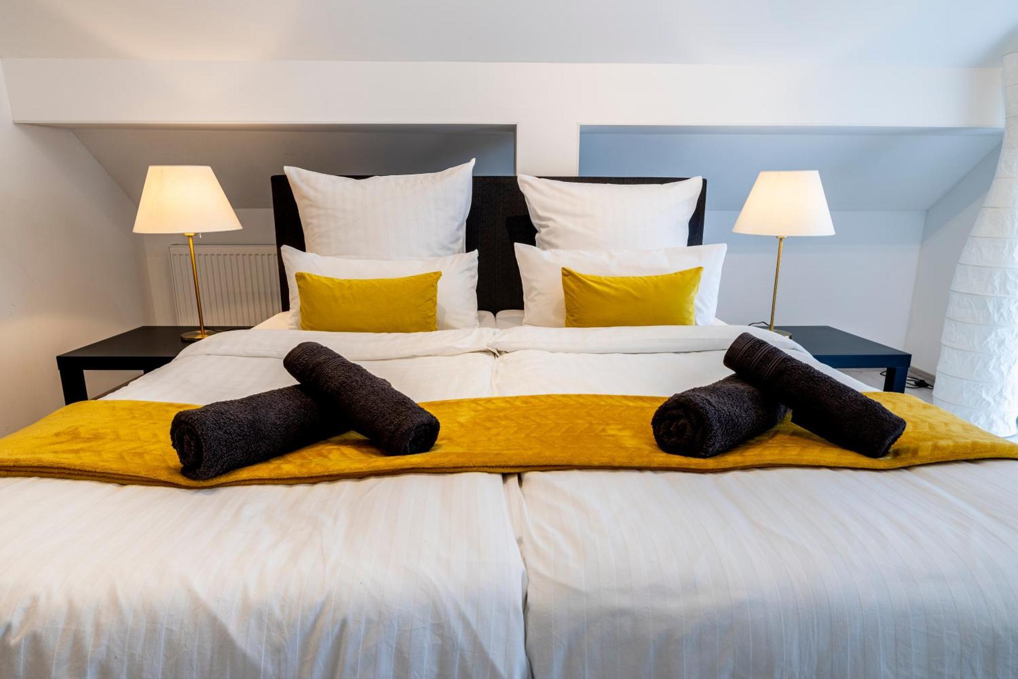 Design Maisonette - 24H Self-Check-In - Bis 7 Pers - In Direkter Weihernaehe - Parkplatz - Wifi - Balkon -Terrasse - Radwege Schiffweiler Bagian luar foto