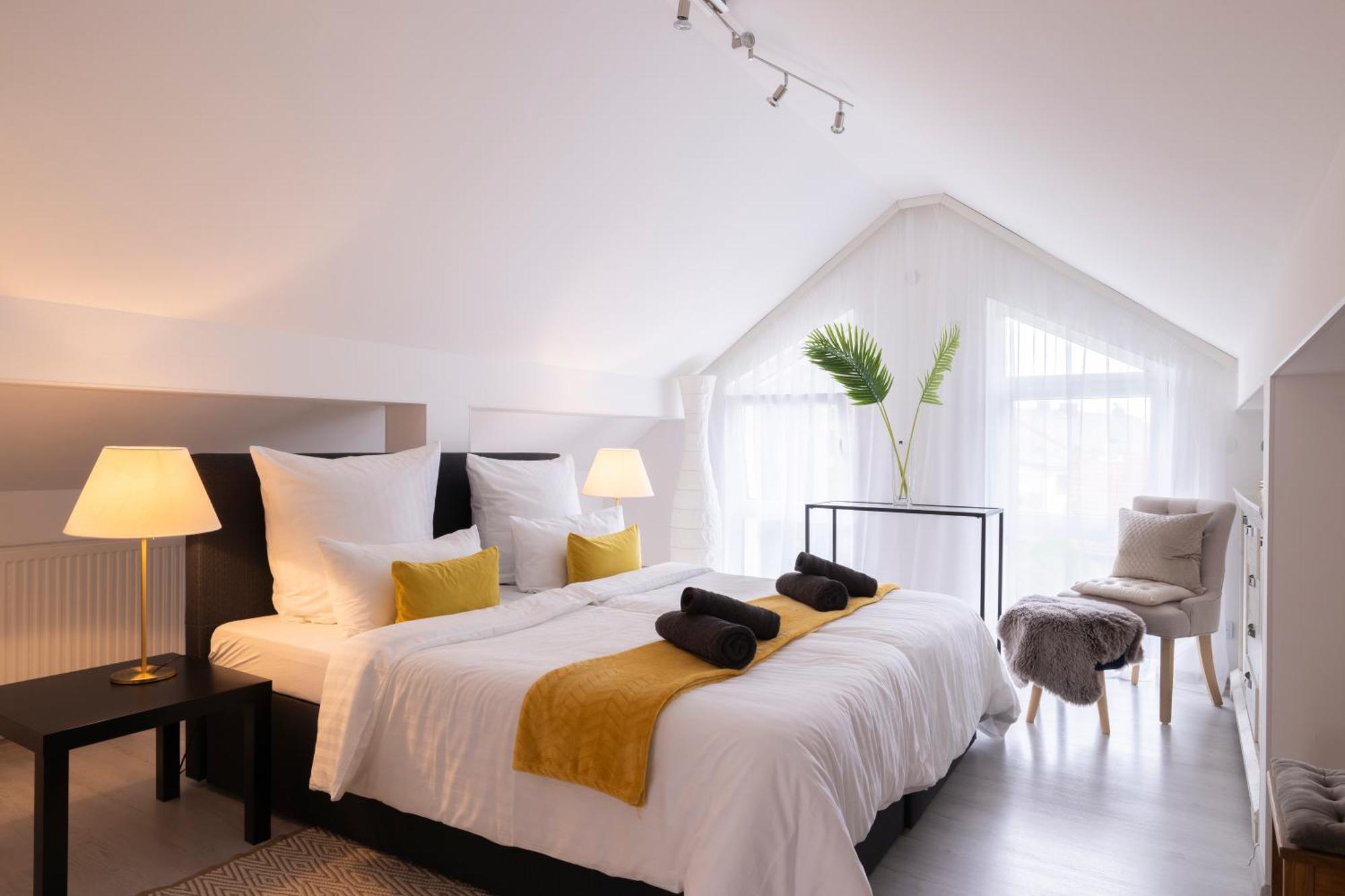 Design Maisonette - 24H Self-Check-In - Bis 7 Pers - In Direkter Weihernaehe - Parkplatz - Wifi - Balkon -Terrasse - Radwege Schiffweiler Bagian luar foto