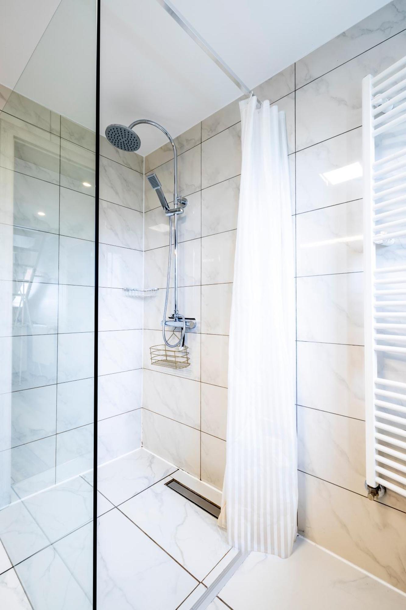 Design Maisonette - 24H Self-Check-In - Bis 7 Pers - In Direkter Weihernaehe - Parkplatz - Wifi - Balkon -Terrasse - Radwege Schiffweiler Bagian luar foto