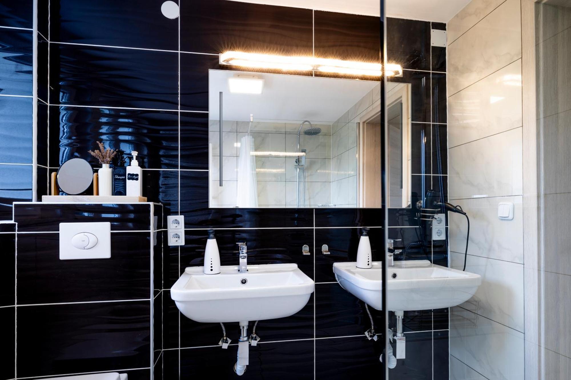 Design Maisonette - 24H Self-Check-In - Bis 7 Pers - In Direkter Weihernaehe - Parkplatz - Wifi - Balkon -Terrasse - Radwege Schiffweiler Bagian luar foto
