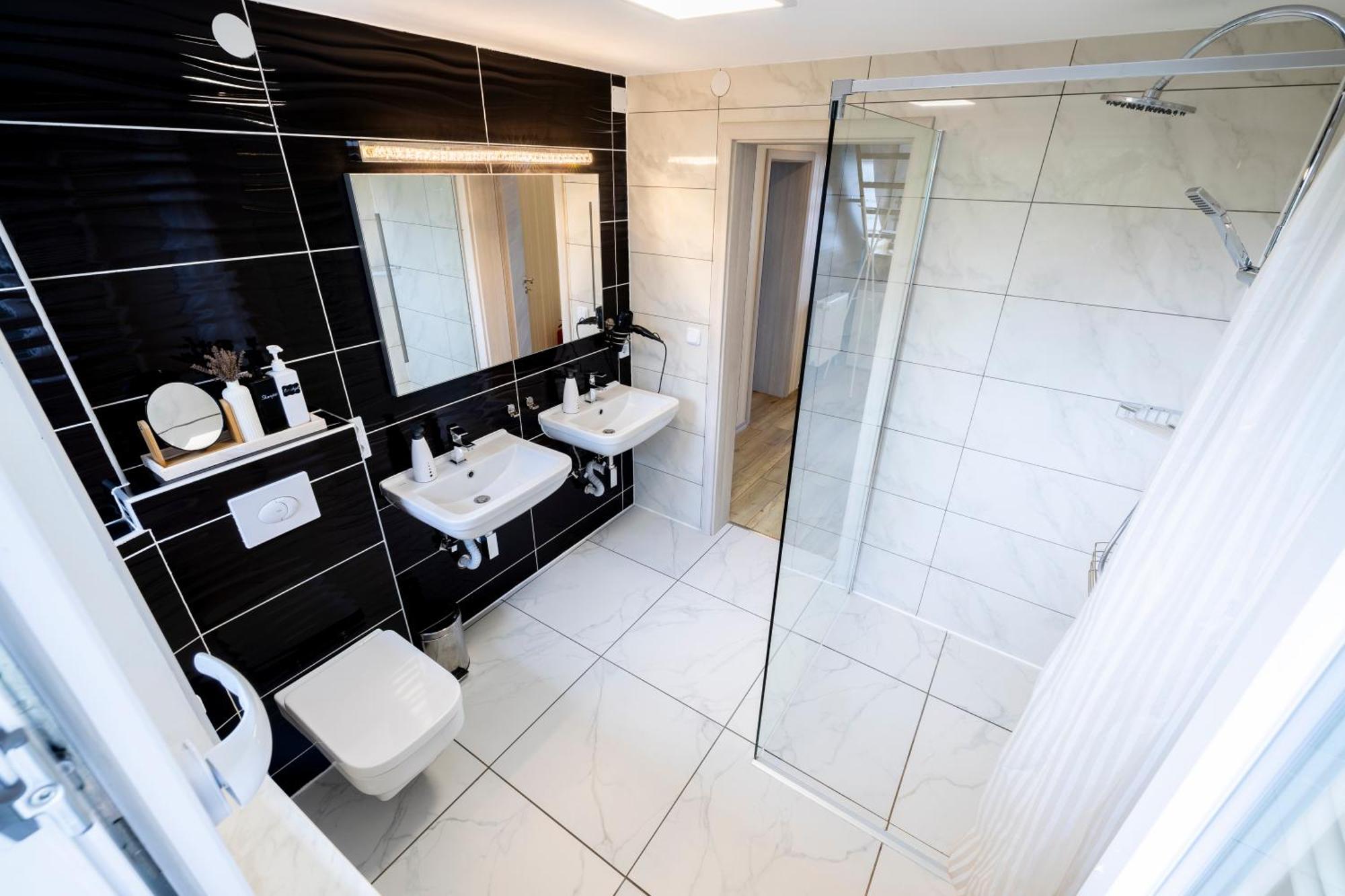 Design Maisonette - 24H Self-Check-In - Bis 7 Pers - In Direkter Weihernaehe - Parkplatz - Wifi - Balkon -Terrasse - Radwege Schiffweiler Bagian luar foto