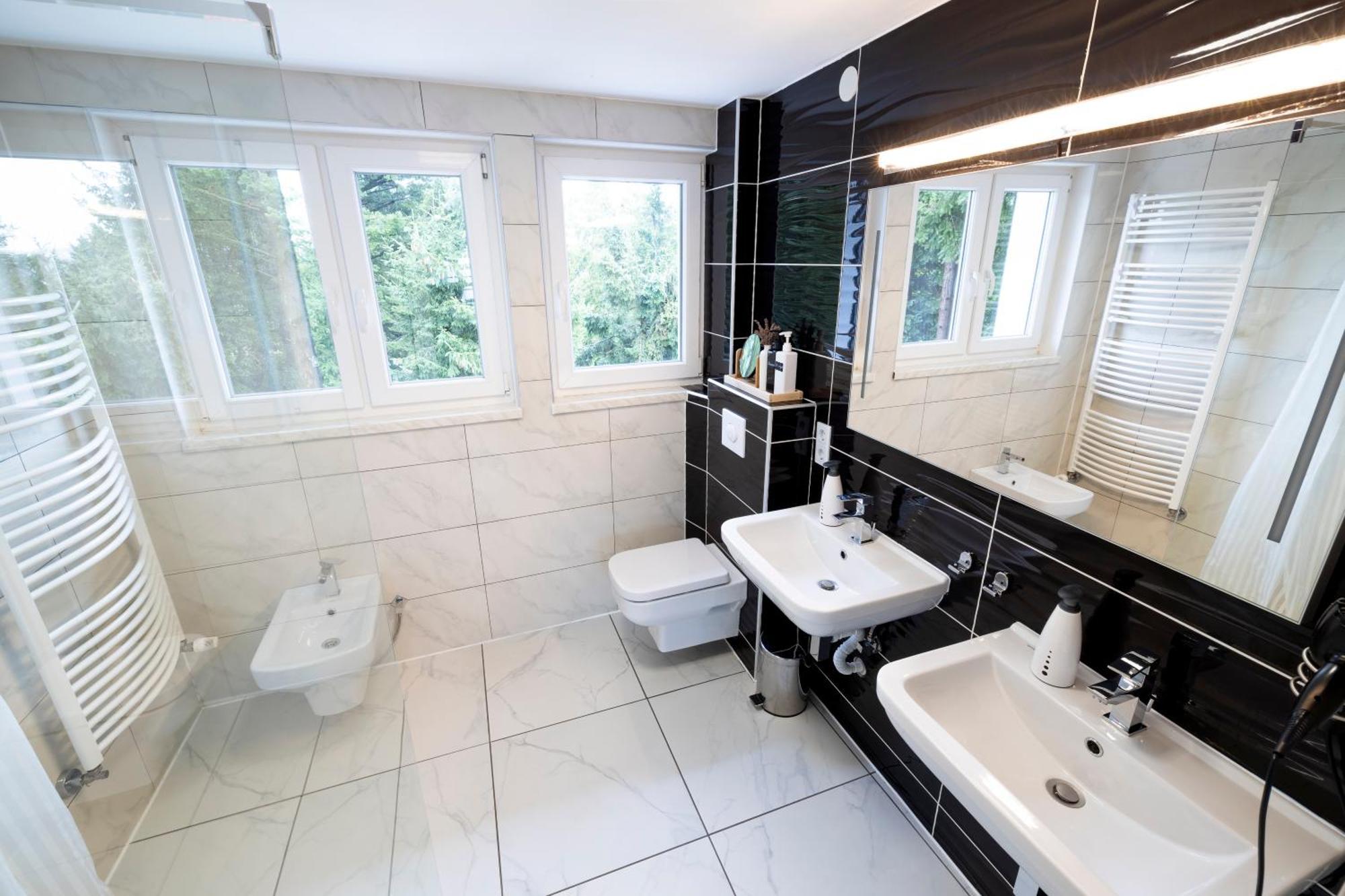Design Maisonette - 24H Self-Check-In - Bis 7 Pers - In Direkter Weihernaehe - Parkplatz - Wifi - Balkon -Terrasse - Radwege Schiffweiler Bagian luar foto
