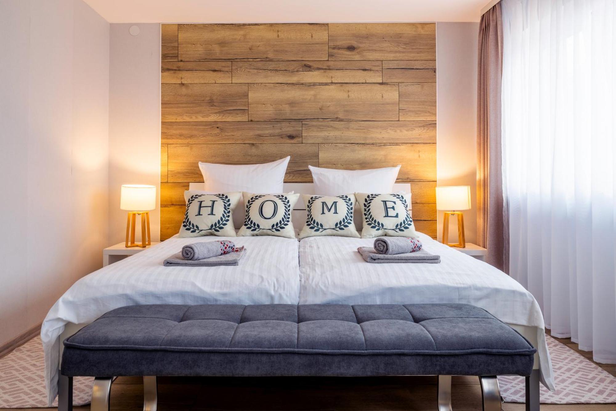 Design Maisonette - 24H Self-Check-In - Bis 7 Pers - In Direkter Weihernaehe - Parkplatz - Wifi - Balkon -Terrasse - Radwege Schiffweiler Bagian luar foto
